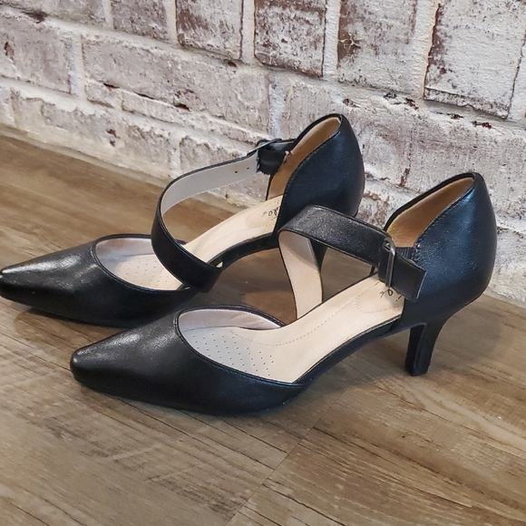 Life Stride Black Strappy Heels - Picture 2 of 4